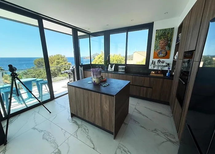 Beautiful With Sea View וילה